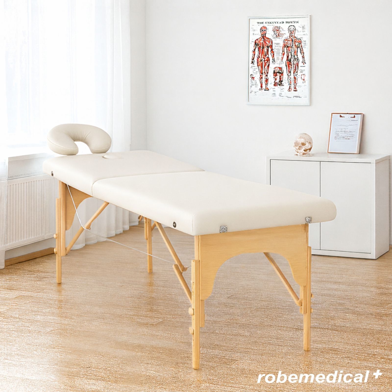 Une table de massage en bois – Robé médical
