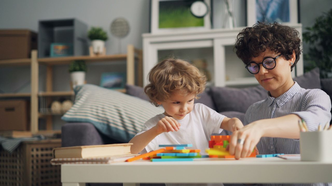 Cartable & Pyjama, le réseau de baby-sitters présent à travers toute la France