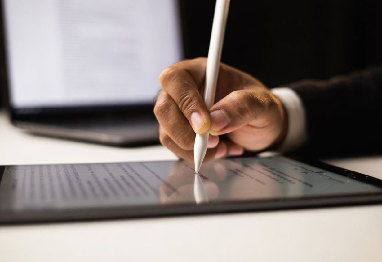 Pourquoi les experts-comptables doivent adopter la signature électronique pour parapher leurs documents